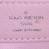 Bolso de mano Louis Vuitton Lockme en cuero rosa - Detail D4 thumbnail