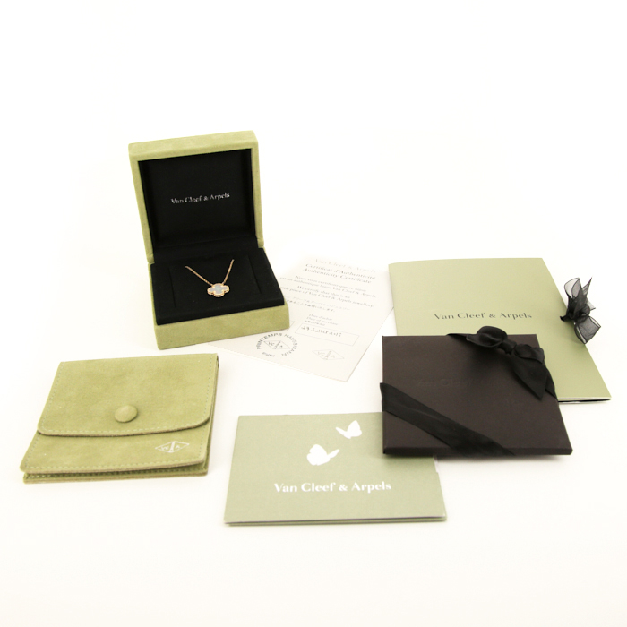 Van Cleef & Arpels Alhambra Vintage necklace in yellow gold and mother of pearl - Detail D2