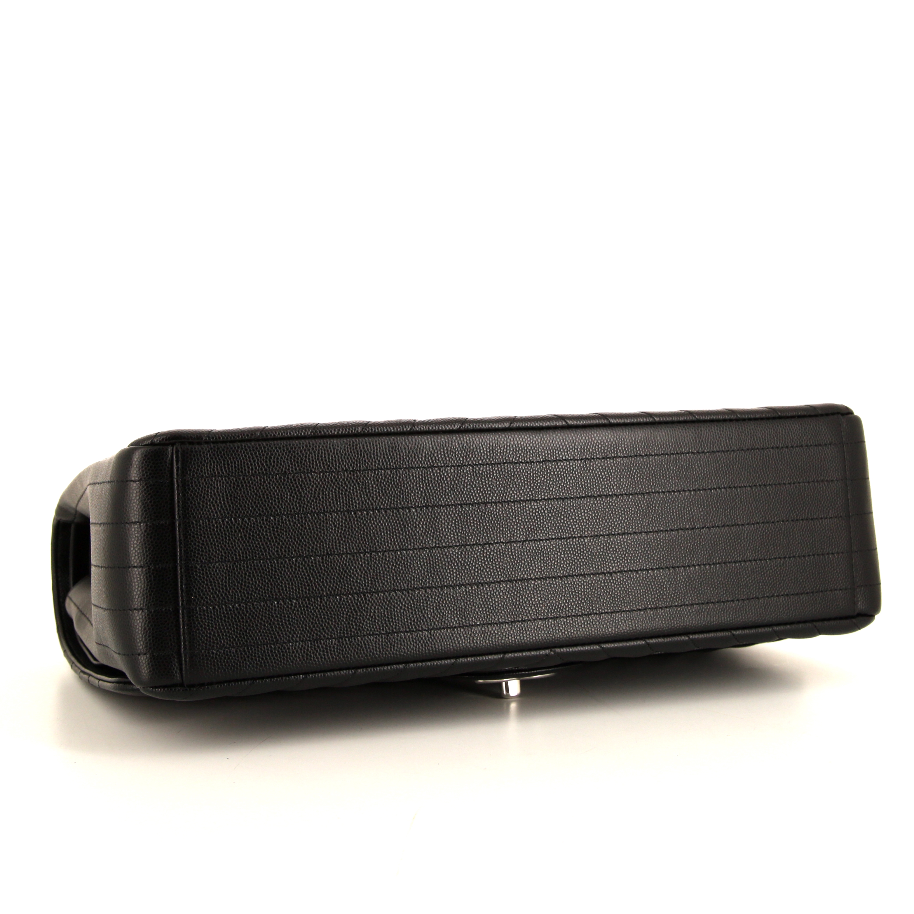 Chanel Timeless Maxi Jumbo handbag in black chevron quilted leather - Detail D5