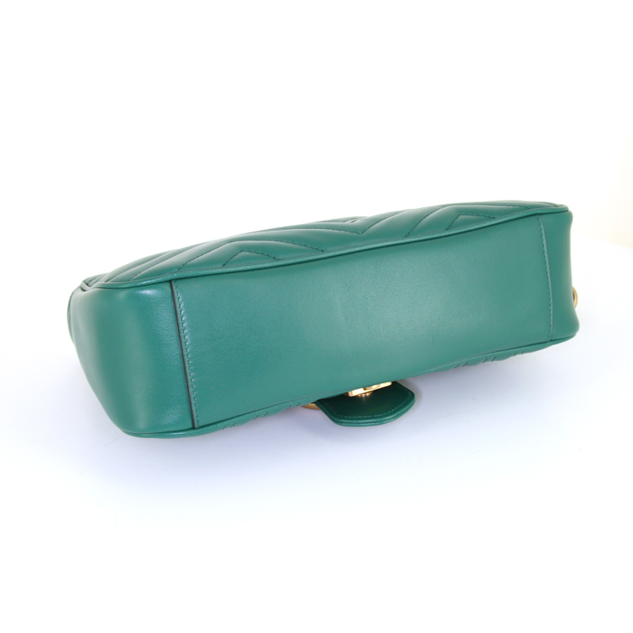 Sac bandoulière Gucci GG Marmont en cuir matelassé vert - Detail D5