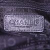 Bolso de mano Chanel en lona acolchada negra y cuero negro - Detail D3 thumbnail