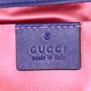 Sac bandoulière Gucci GG Marmont mini en velours matelassé bleu - Detail D4 thumbnail