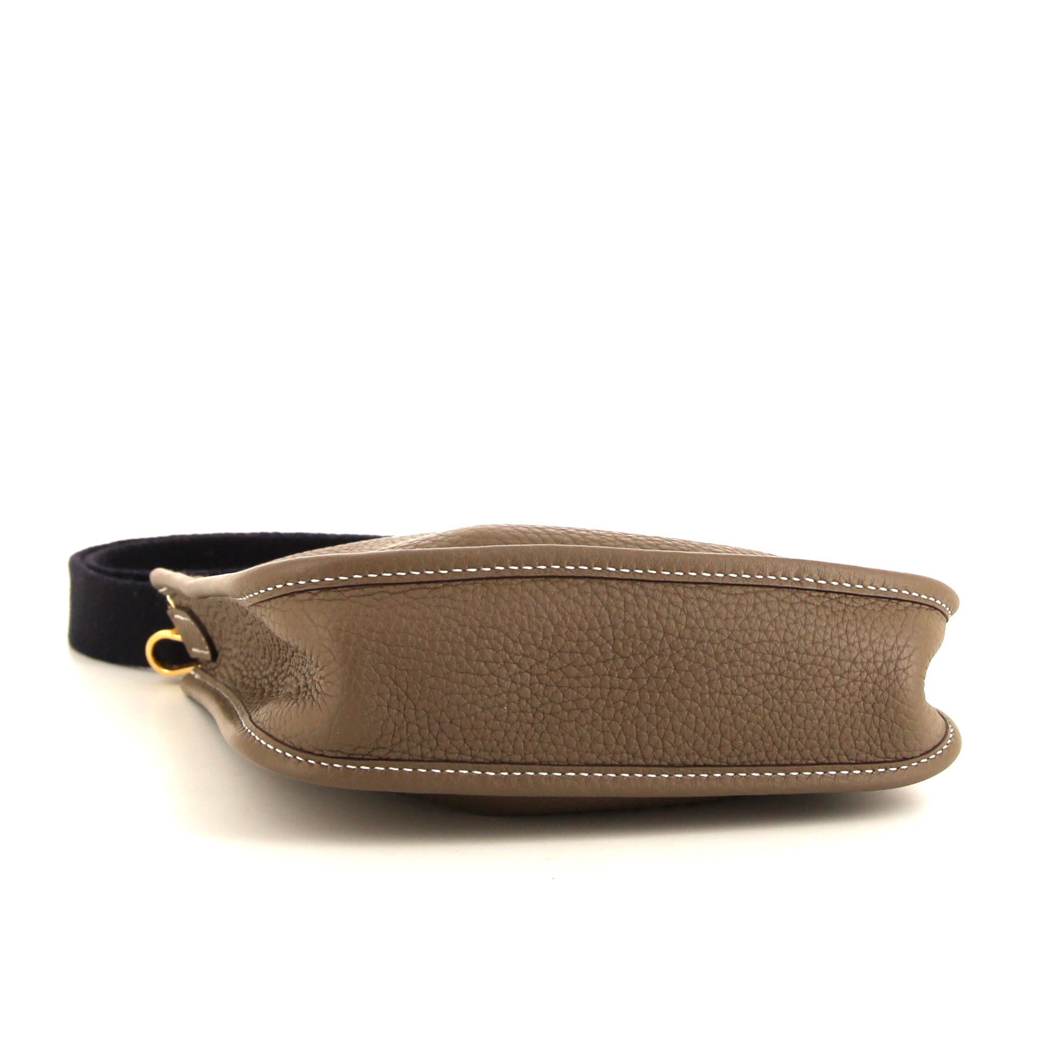 Bolso bandolera Hermès Mini Evelyne en cuero togo marrón etoupe - Detail D4