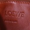 Sac bandoulière Loewe Bracelona petit modèle en cuir beige - Detail D3 thumbnail