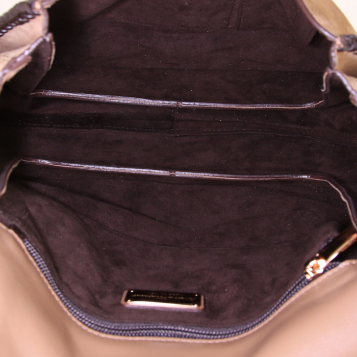 Salvatore Ferragamo shoulder bag in brown suede and chocolate brown leather - Detail D2