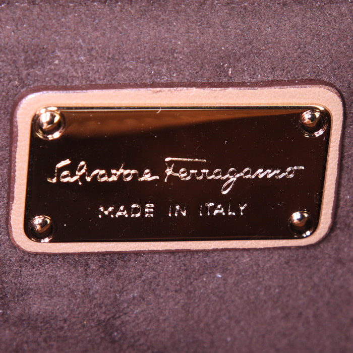 Sac bandoulière Salvatore Ferragamo en daim marron et cuir marron-chocolat - Detail D3