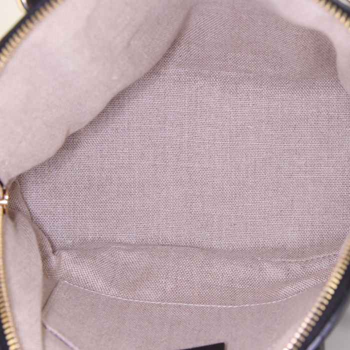 Sac bandoulière Gucci en cuir monogram noir - Detail D3