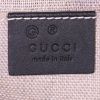 Sac bandoulière Gucci en cuir monogram noir - Detail D4 thumbnail