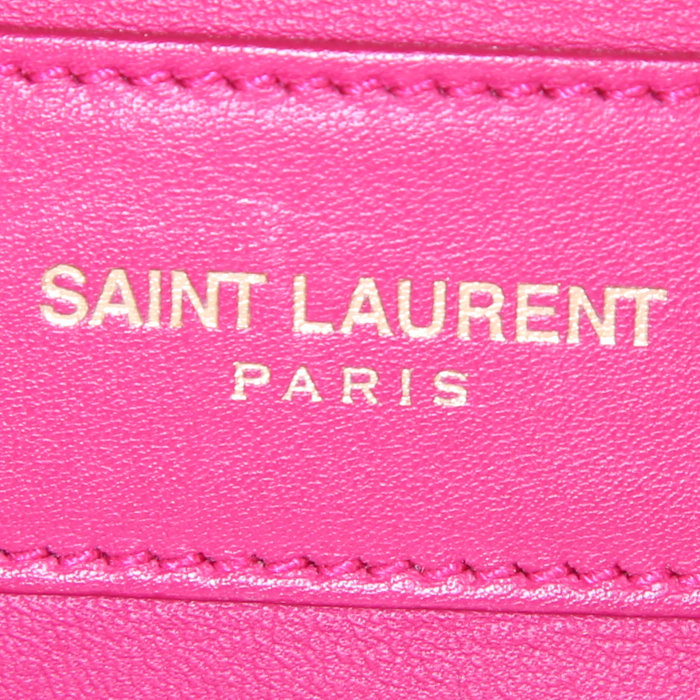 Yves Saint Laurent Chyc handbag in fushia pink leather - Detail D4
