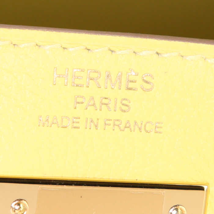 Hermes Kelly 28 cm handbag in yellow Lime Evergrain leather - Detail D4
