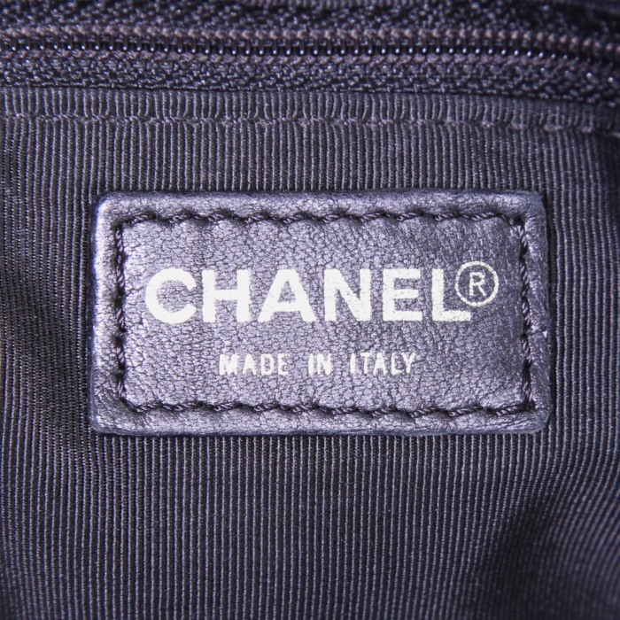 Chanel Shopping PTT handbag in black quilted grained leather - Detail D3