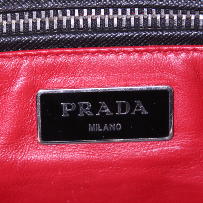 Bolso de mano Prada Galleria en cuero saffiano negro - Detail D4