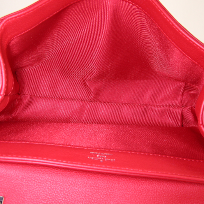 Borsa a tracolla Louis Vuitton Lockme in pelle martellata rossa - Detail D3