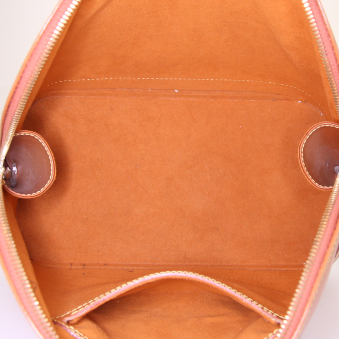 Louis Vuitton Alma small model handbag in gold epi leather - Detail D2