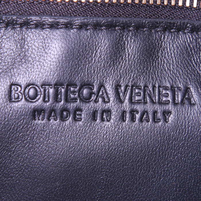 Bottega Veneta Cassette shoulder bag in black leather - Detail D3