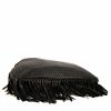Bolso de mano Bottega Veneta Veneta modelo grande en cuero intrecciato negro - Detail D4 thumbnail