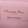 Sac bandoulière Dior 30 Montaigne en cuir verni beige - Detail D4 thumbnail