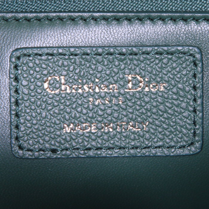 Sac bandoulière Dior 30 Montaigne en cuir grainé vert - Detail D4