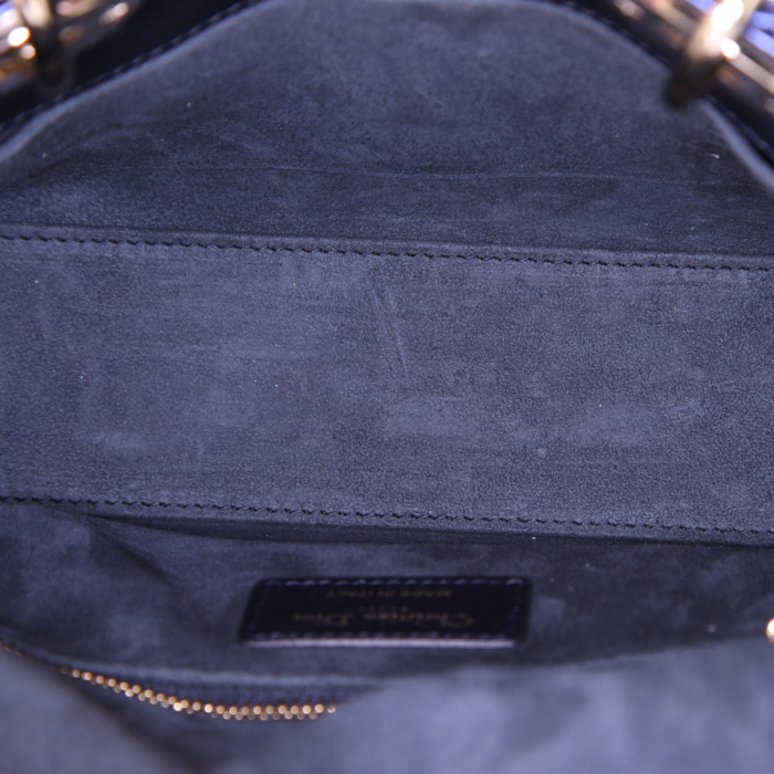 Sac bandoulière Dior Mini Lady Dior en cuir cannage bleu métallisé - Detail D3