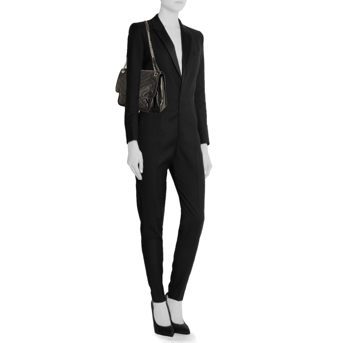 Sac bandoulière Saint Laurent Niki moyen modèle en cuir matelassé chevrons noir - Detail D1
