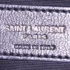 Bolso bandolera Saint Laurent Niki modelo mediano en cuero acolchado con motivos de espigas negro - Detail D4 thumbnail