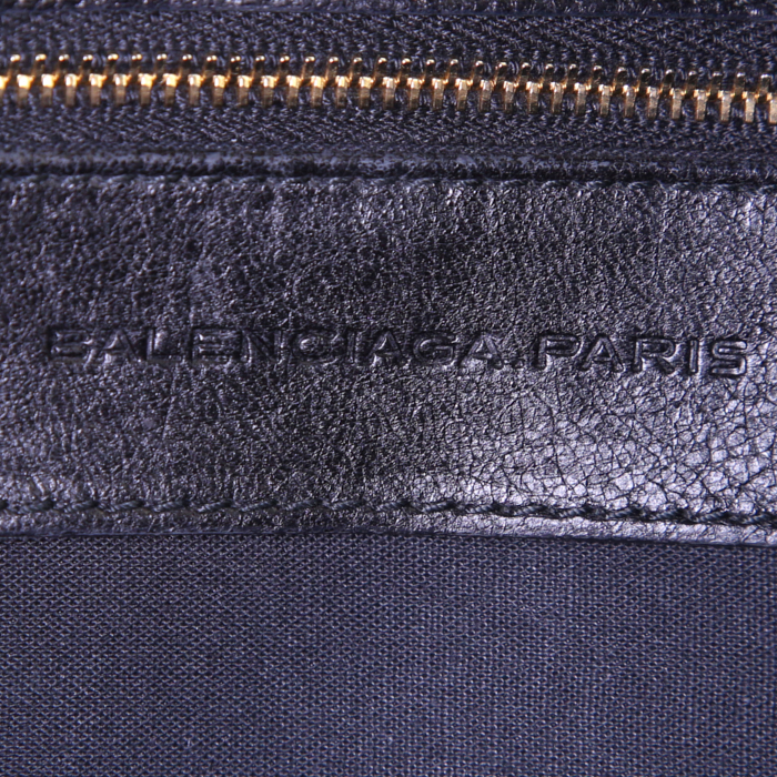 Pochette Balenciaga Fold en cuir noir - Detail D3