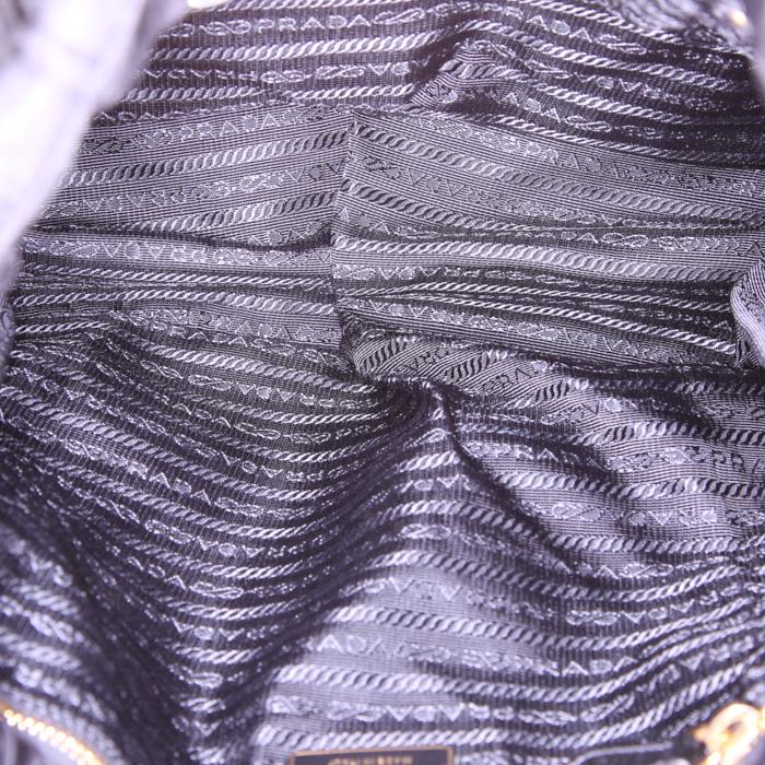 Prada Nylon handbag in black quilted canvas and black leather - Detail D2