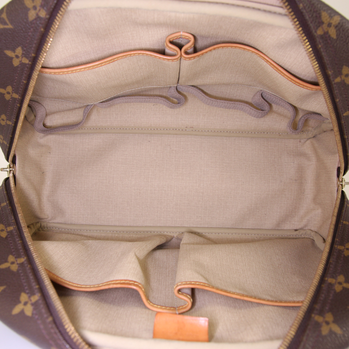 Vanity Louis Vuitton Deauville en toile monogram marron et cuir naturel - Detail D2