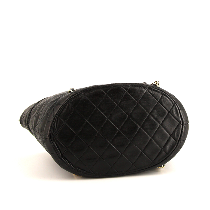 Bolso de mano Chanel Vintage en cuero acolchado negro - Detail D4
