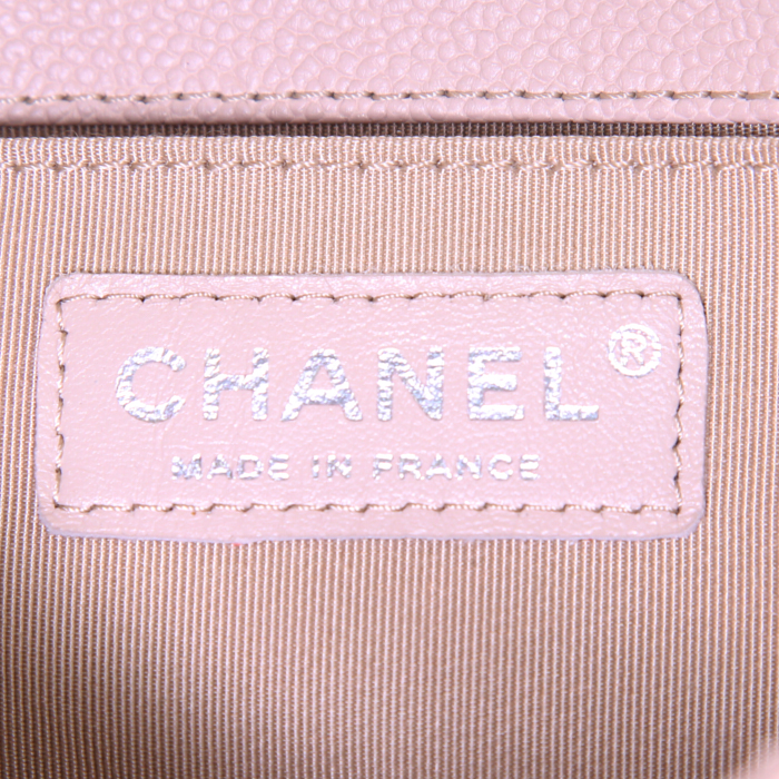 Borsa a tracolla Chanel Boy in pelle martellata e trapuntata beige - Detail D4