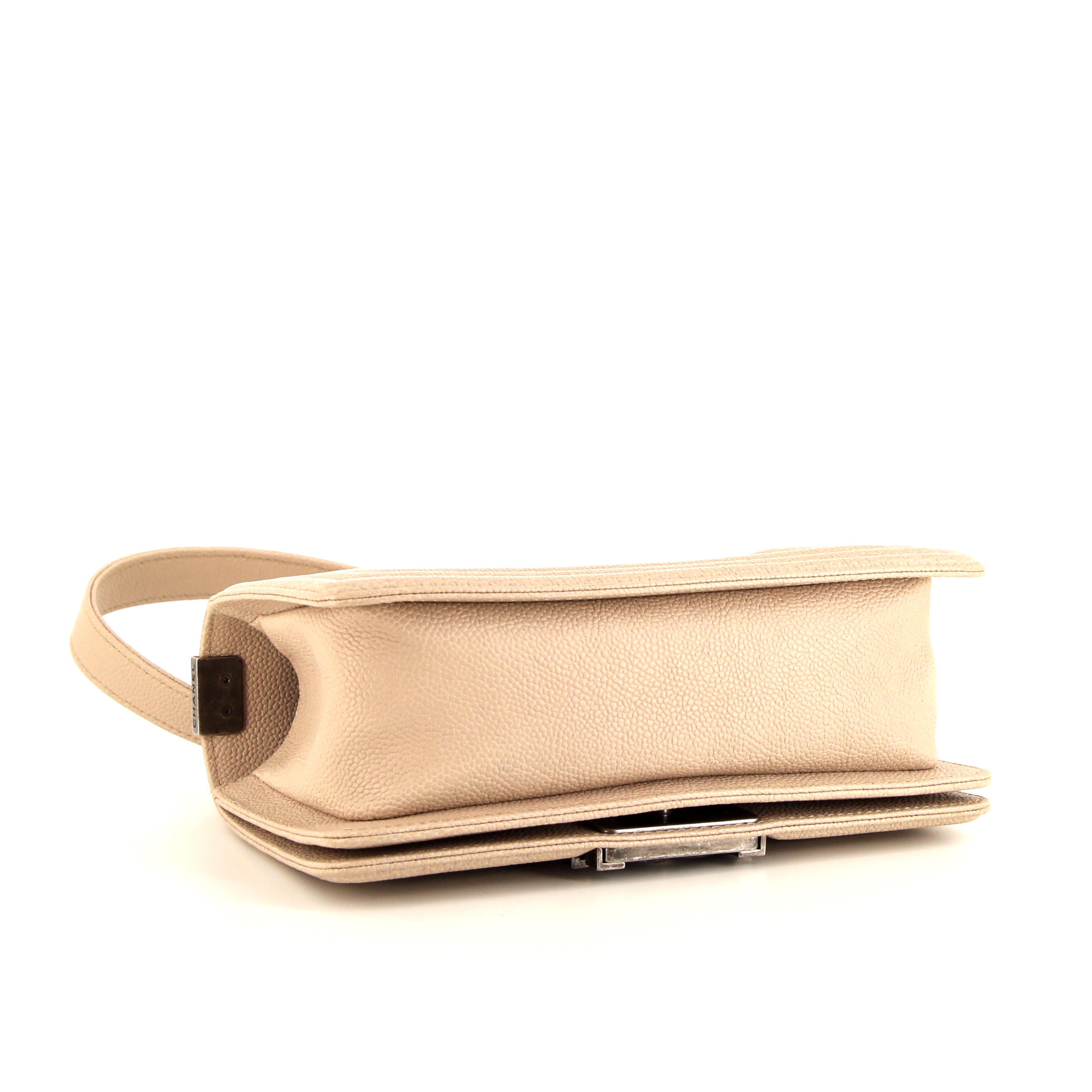 Bolso bandolera Chanel Boy en cuero granulado acolchado beige - Detail D5