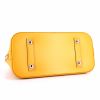 Sac à main Louis Vuitton Alma petit modèle en cuir épi jaune Mimosa - Detail D4 thumbnail