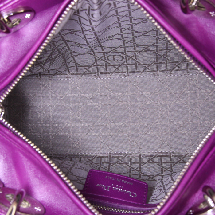 Bolso bandolera Dior Lady Dior modelo mediano en cuero cannage violeta - Detail D3