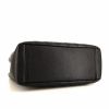 Bolso para llevar al hombro o en la mano Chanel Shopping GST modelo grande en cuero granulado acolchado negro - Detail D4 thumbnail