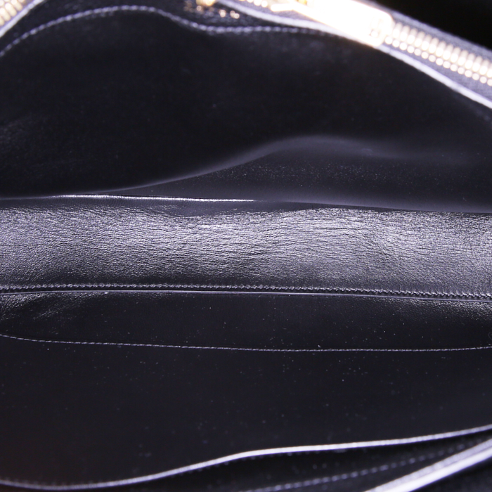 Celine 16 medium model shoulder bag in black grained leather - Detail D3