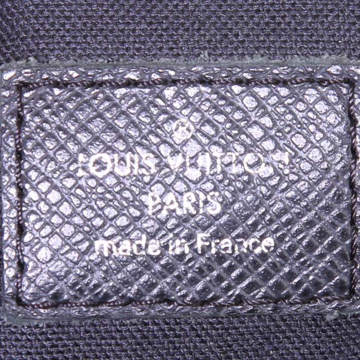 Borsa a tracolla Louis Vuitton in pelle taiga nera - Detail D3