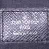 Borsa a tracolla Louis Vuitton in pelle taiga nera - Detail D3 thumbnail