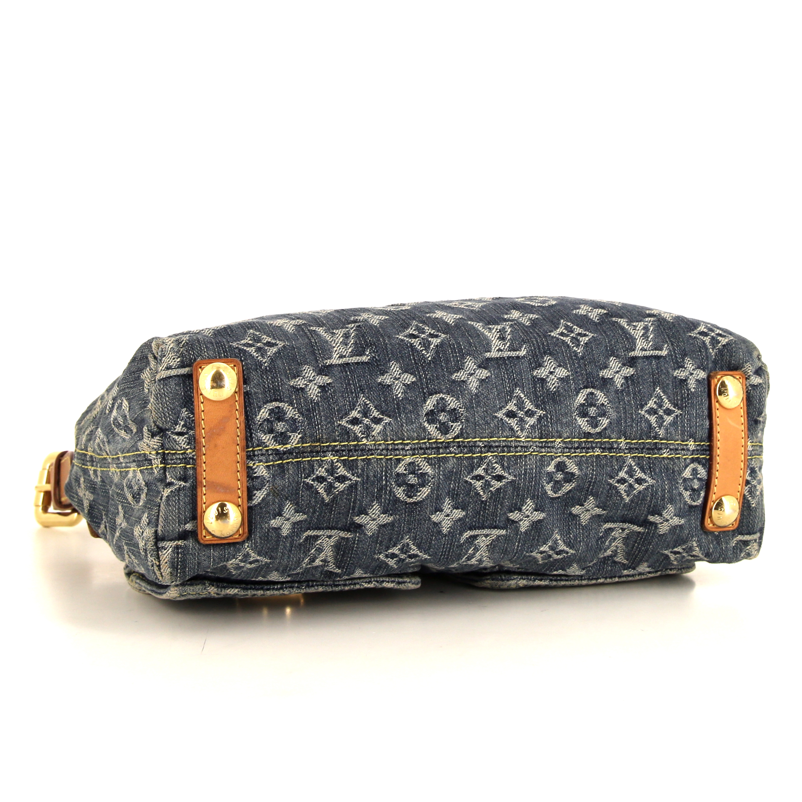 Bolso de mano Louis Vuitton Baggy en lona denim Monogram azul y cuero natural - Detail D4