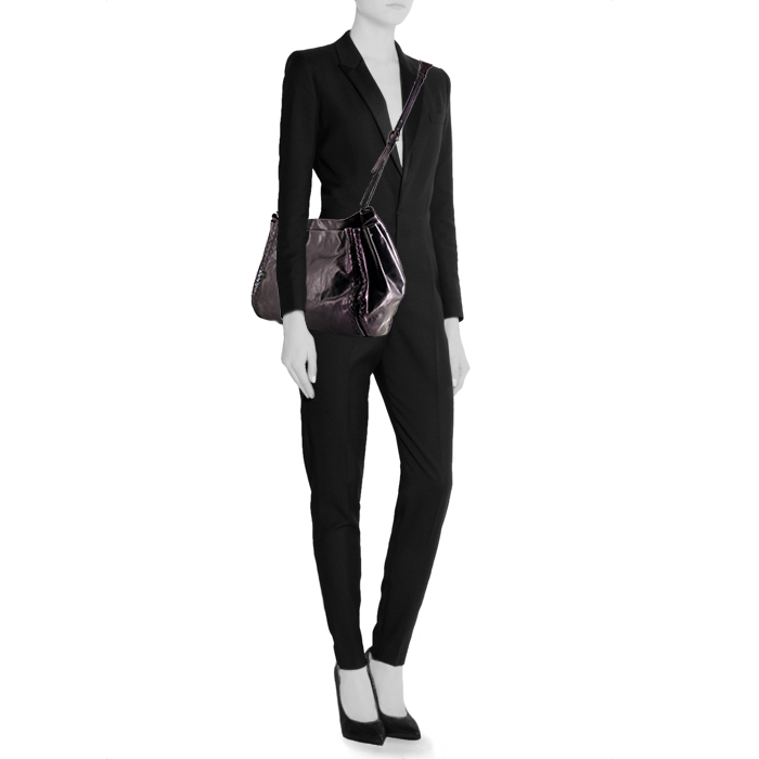 Bolso bandolera Bottega Veneta en cuero violeta - Detail D1