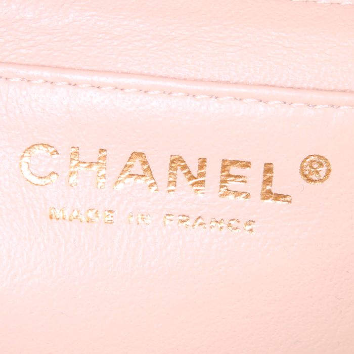 Sac bandoulière Chanel Timeless jumbo en cuir grainé matelassé beige - Detail D4