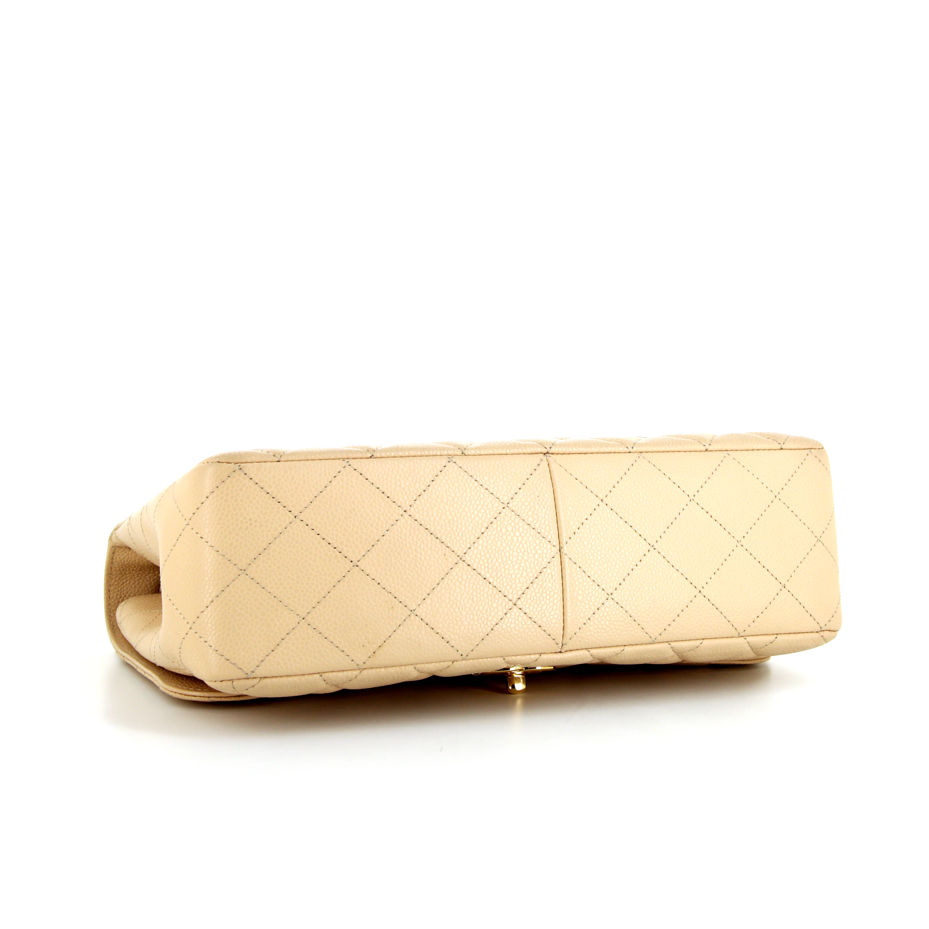 Sac bandoulière Chanel Timeless jumbo en cuir grainé matelassé beige - Detail D5