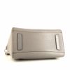 Bolso de mano Givenchy  Antigona modelo mediano  en cuero granulado gris - Detail D5 thumbnail