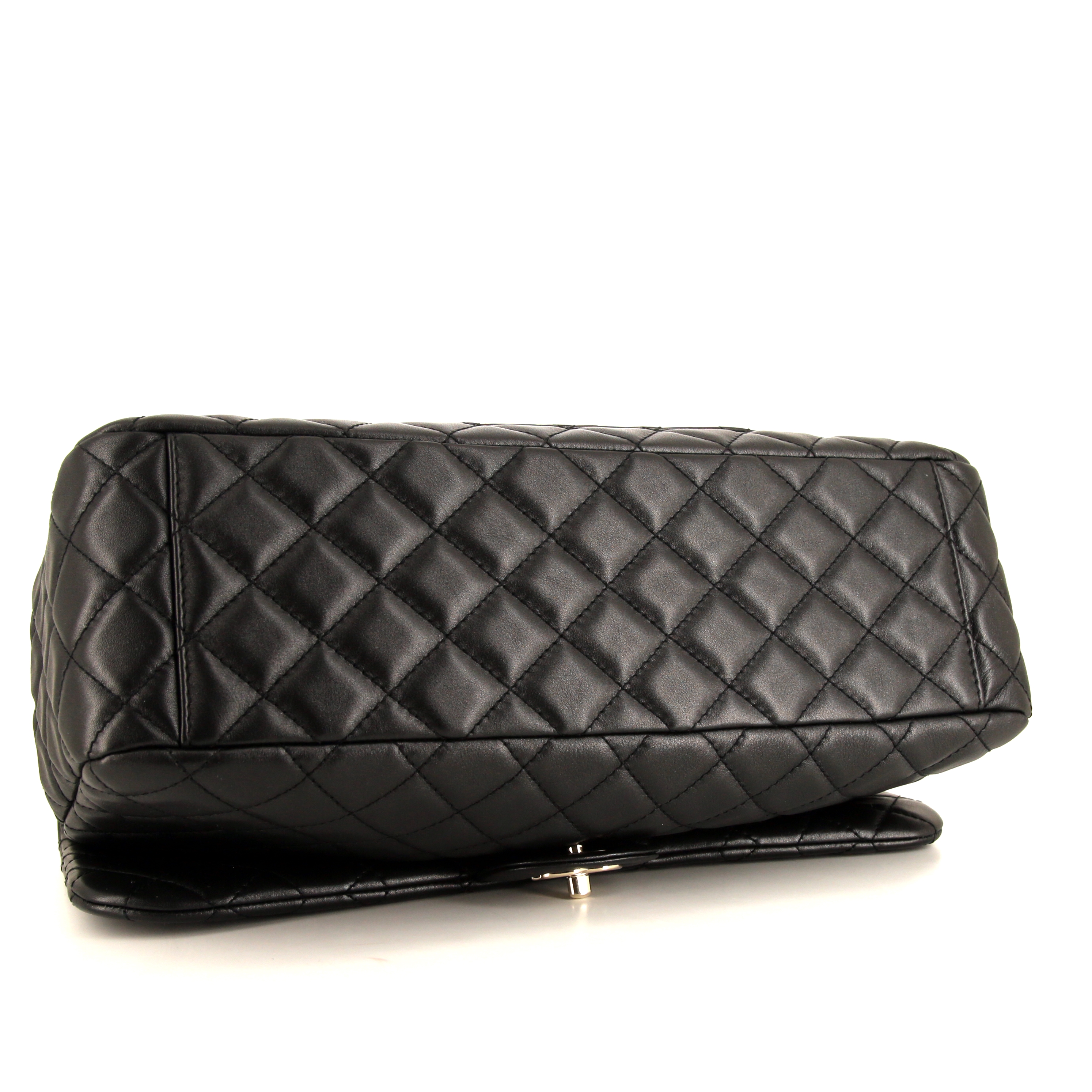 Chanel Timeless travel bag in black quilted leather - Detail D5