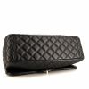 Bolsa de viaje Chanel Timeless en cuero acolchado negro - Detail D5 thumbnail