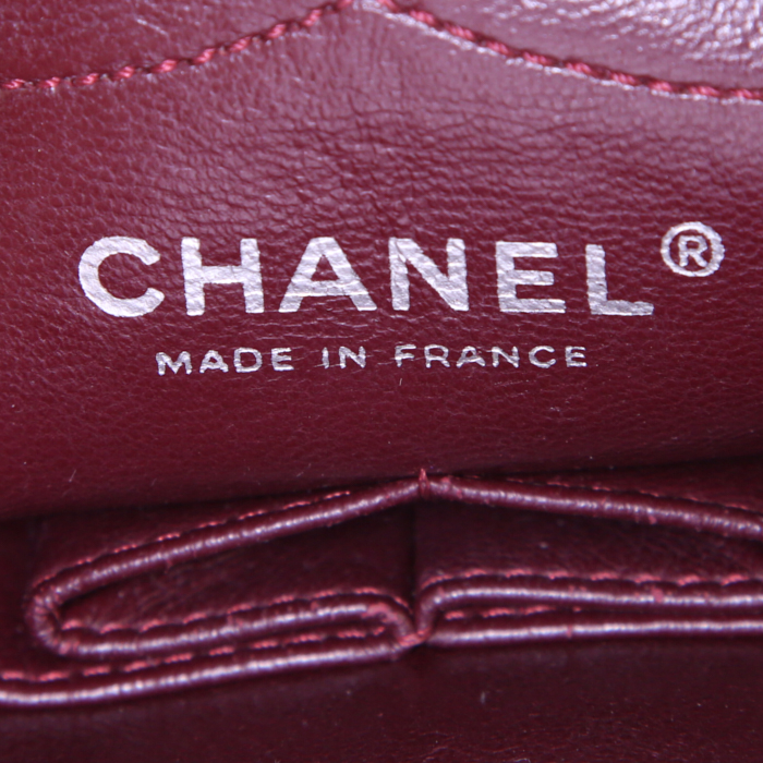 Chanel 2.55 shoulder bag in black quilted leather - Detail D4