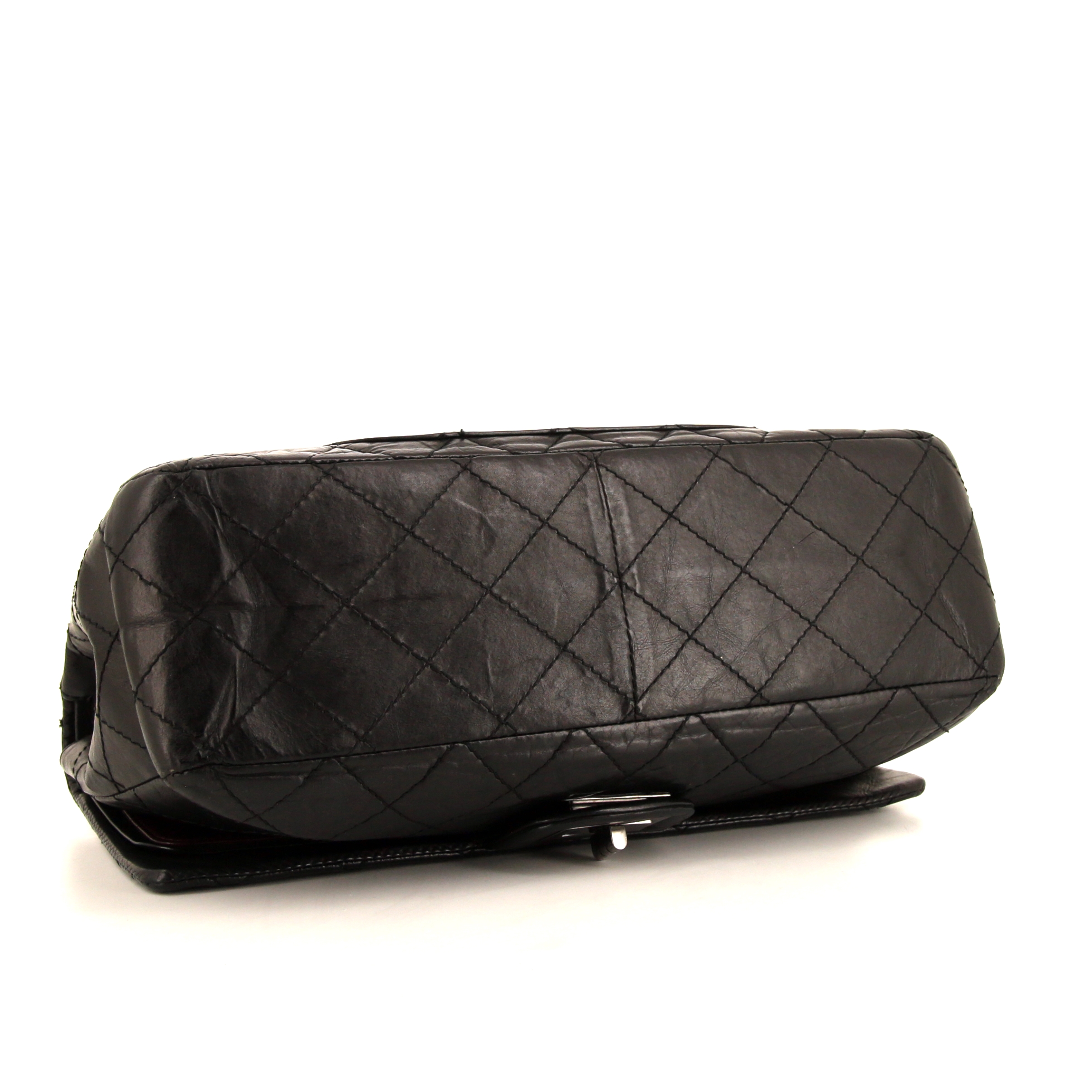 Sac bandoulière Chanel 2.55 en cuir matelassé noir - Detail D5