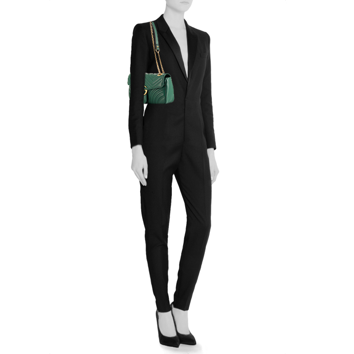 Sac bandoulière Gucci GG Marmont petit modèle en cuir matelassé vert - Detail D1