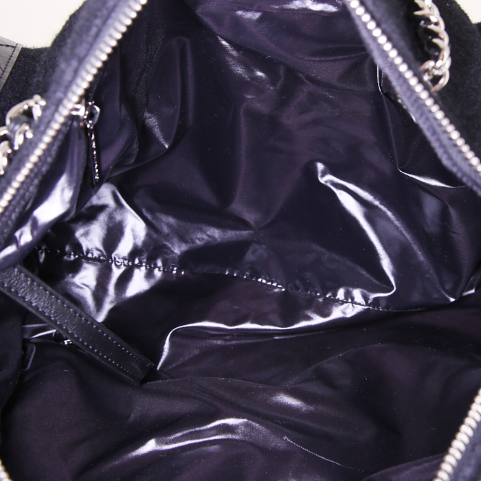 Sac porté épaule ou main Chanel Editions Limitées Paris-Hamburg en jersey noir et cuir matelassé noir - Detail D2