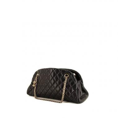 Bolso bandolera Chanel Mademoiselle en cuero acolchado negro