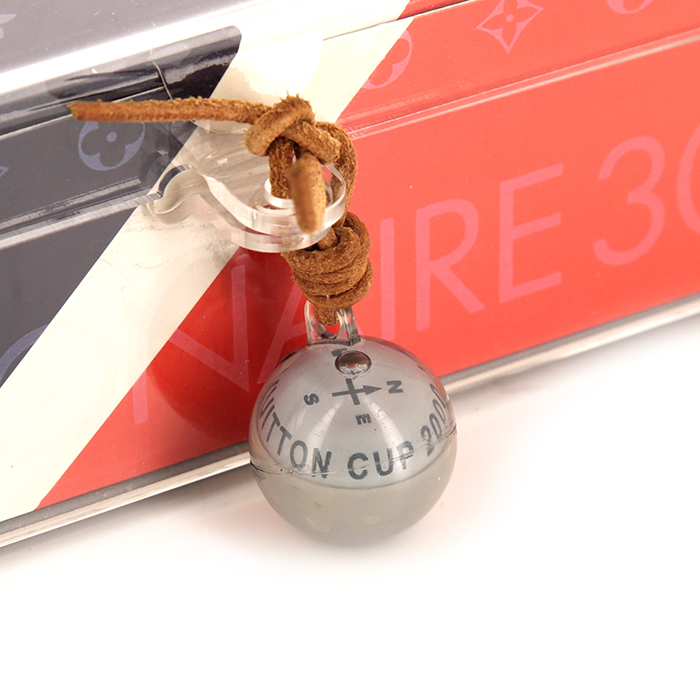 Louis Vuitton, game "Visionaire 30" Australia edition, box in monogrammed plexiglass, with complete documentation and puzzle, from 2000 - Detail D1